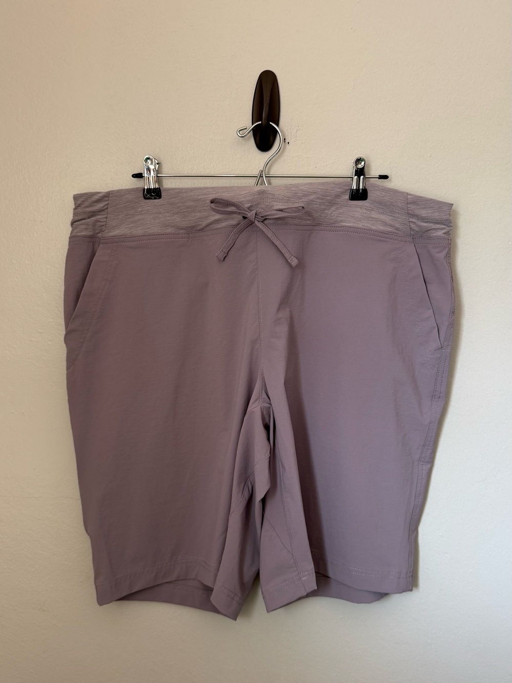 Duluth NWT Women’s Armachillo Cooling 10” Shorts Light Purple Size 18
